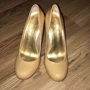 Jessica Simpson nude pumps